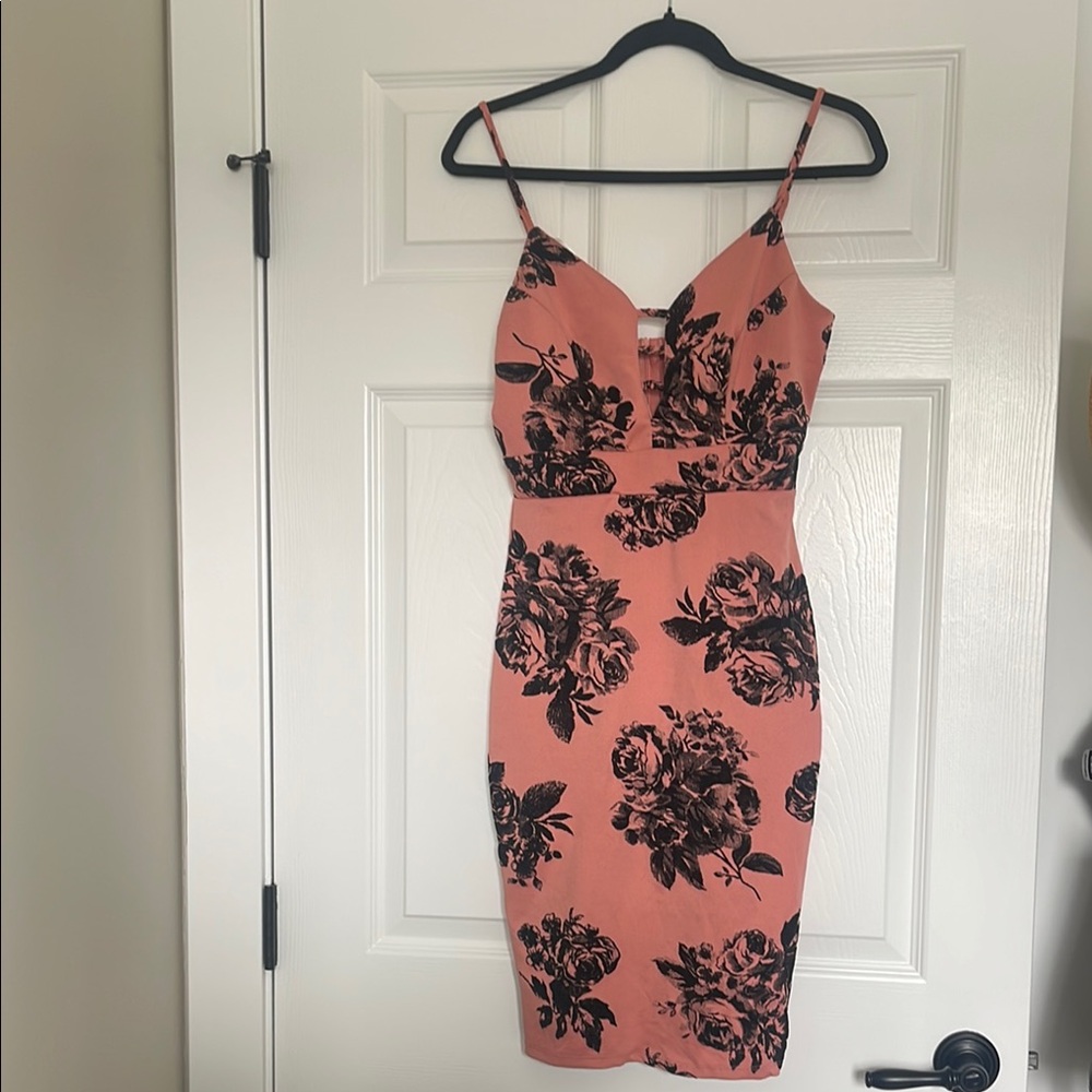 ❤️NWOT!!!❤️ Beautiful Chic Black Mini Dress with Lace Details.Adjustable strap.